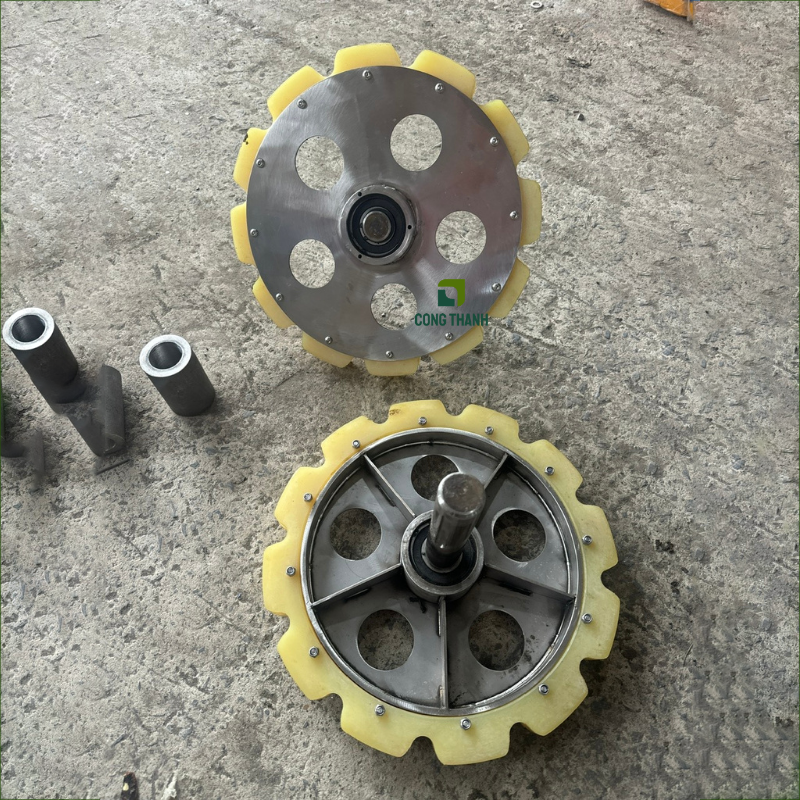 Nhông kéo xích dây chuyền giết mổ gà vịt